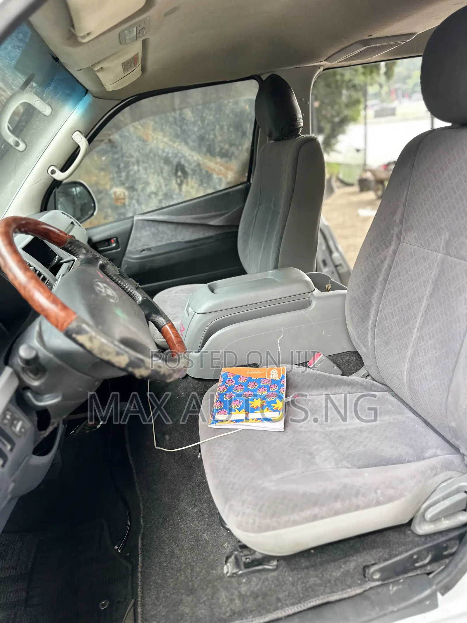 Toyota HiAce 2011 White