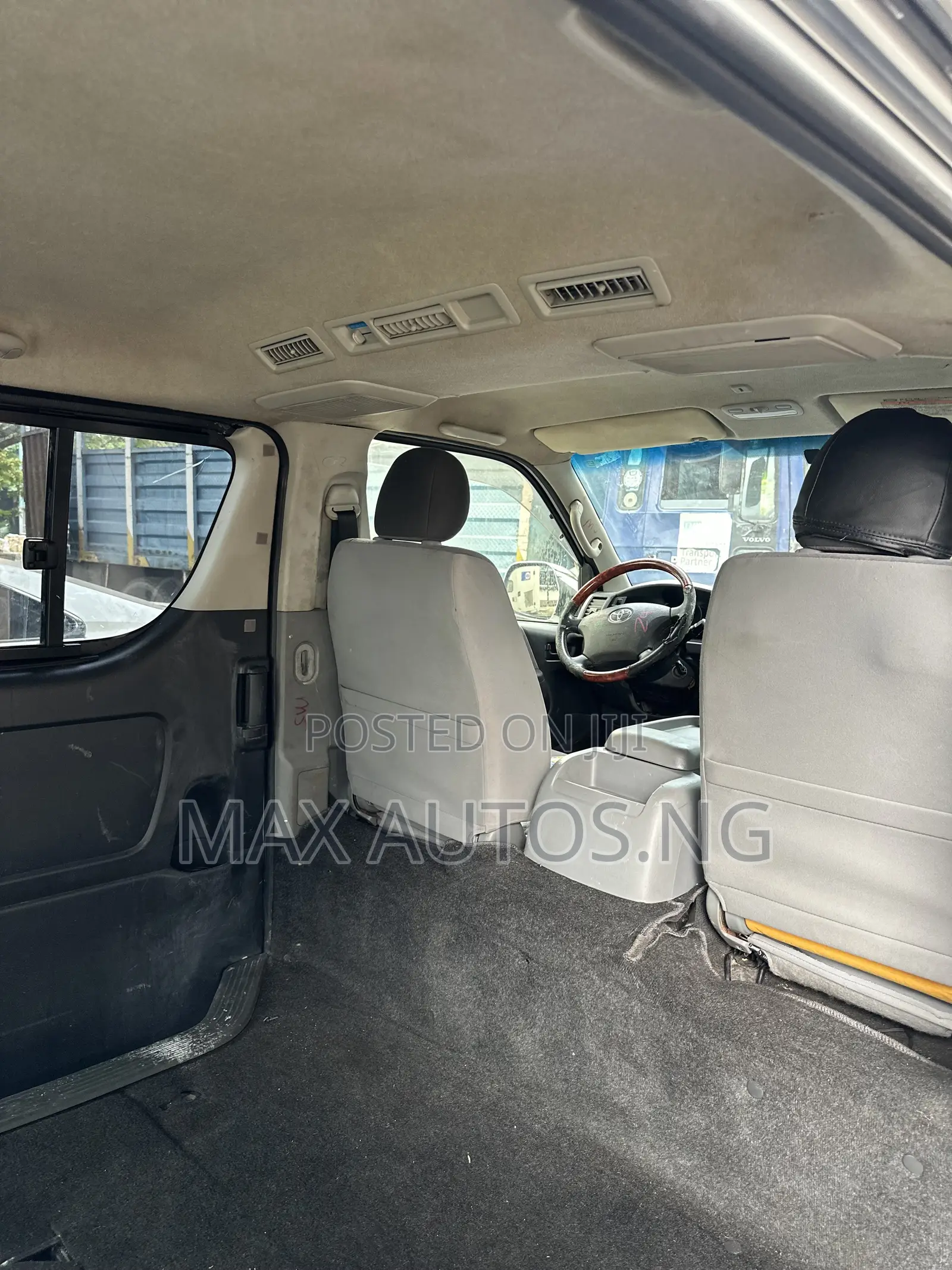 Toyota HiAce 2011 White