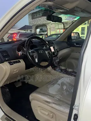 Toyota Highlander Limited 2012 White