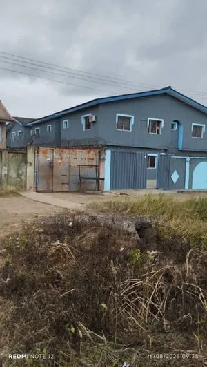 6bdrm Duplex in Satellite Town for sale