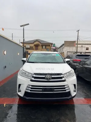 Toyota Highlander XLE 4x4 V6 (3.5L 6cyl 8A) 2017 White