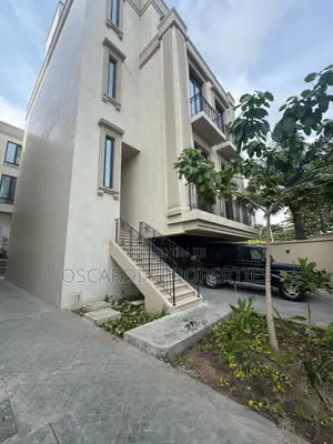 5bdrm Duplex in Banana Island for sale