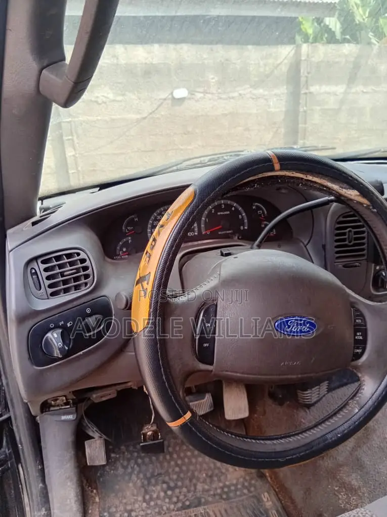 Ford F-150 Automatic 2002 Black