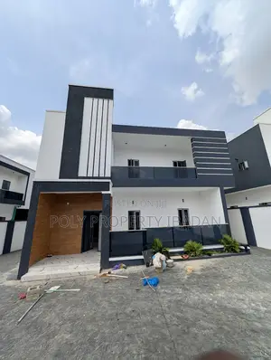 4bdrm Duplex in Chief Lateef Oyelade, Ibadan for sale