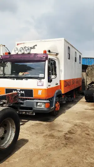 Super Clean Foreign Used Man Volks Container Body Truck