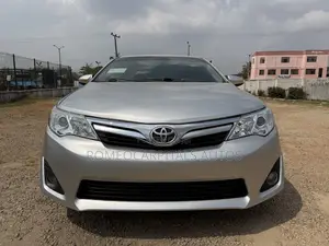 Toyota Camry SE 4dr Sedan (2.5L 4cyl 6A) 2014 Silver