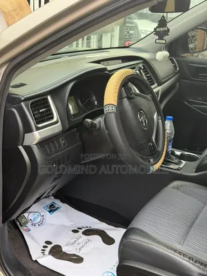 Toyota Highlander LE Plus V6 4x4 (3.5L 6cyl 6A) 2016 Silver