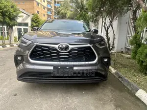 Toyota Highlander XLE 2022 Gray