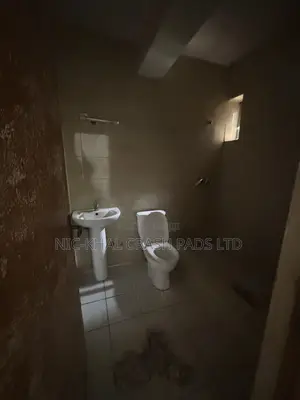 2bdrm Block of Flats in Brains And Hammers, Life Camp for sale