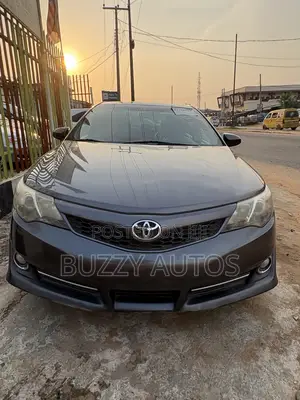Toyota Camry SE Sport 4dr Sedan (2.5L 4cyl 6A) 2014 Gray