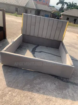 6x6 Padded Frame With Gold Design