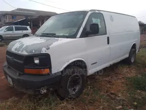 Chevrolet C5500 1999 White