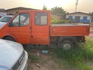 Ford Transit 2002 Orange