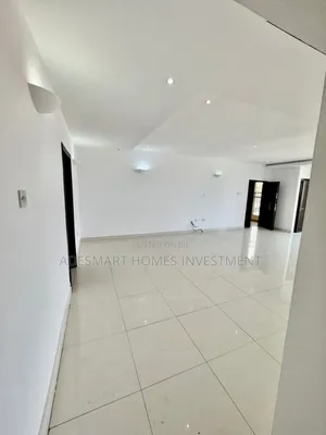 3bdrm Apartment in Lekki Phase 1 for rent