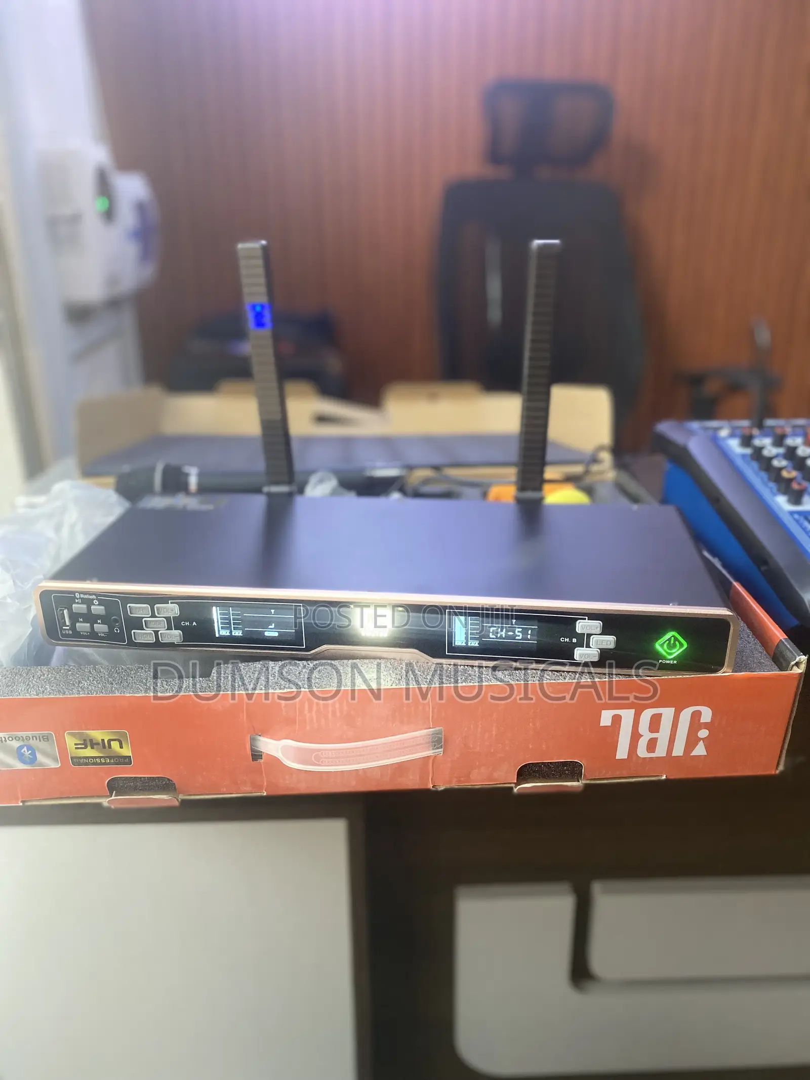 Vm2700 JBL Wireless Microphone System Reachable Battery