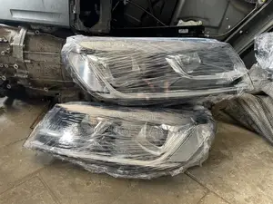 Headlights Volkswagen Touareg 2013