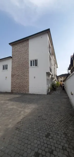 3bdrm Apartment in Lekki Phase 1 Lagos for rent
