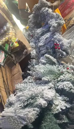 9ft Snow Garland Christmas Decorations (Large, Tall and Fluffy)
