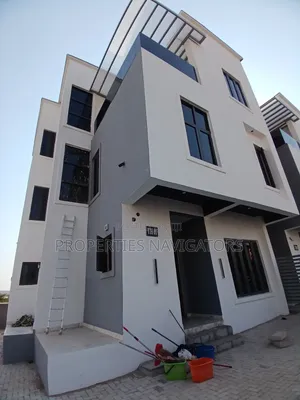 5bdrm Duplex in Guzape District for sale