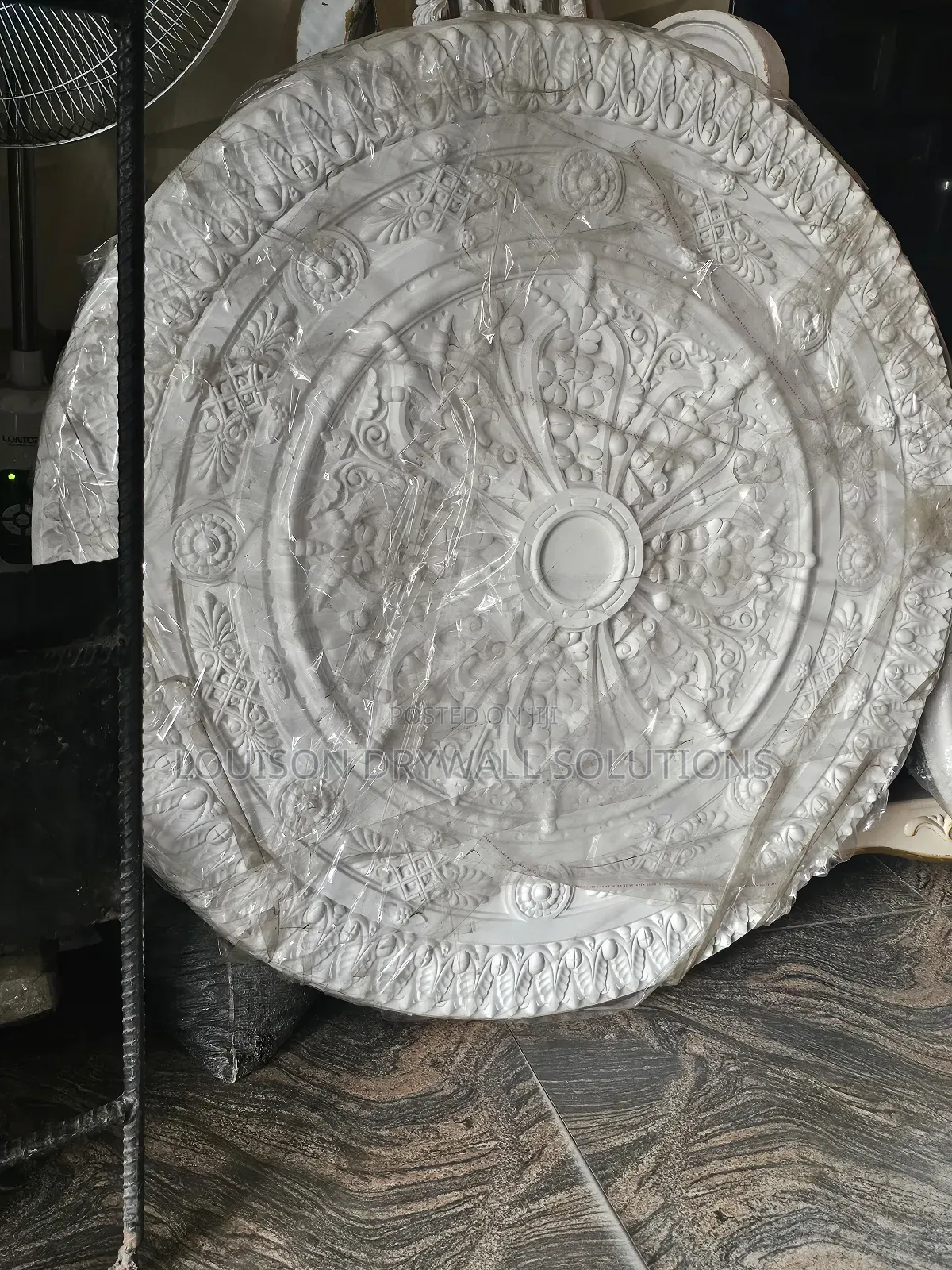 Rosas For Ceiling