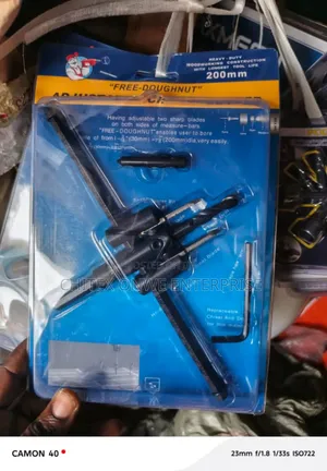 Free-doughnut" Adjustable Circle Cutter (Adjustable Hole Saw. )