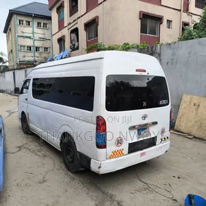 Toyota HiAce 2014 White