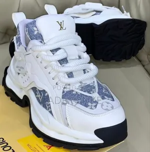 Quality Classic Authentic Men Sneakers Available In Different Sizes
