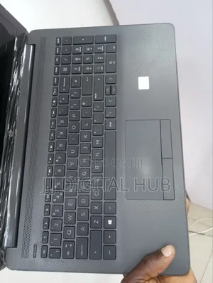 Laptop HP 250 G7 4GB AMD SSD 128GB