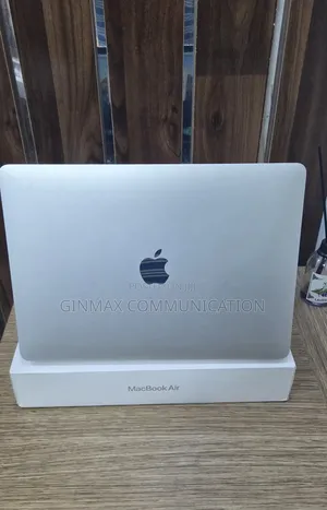 Laptop Apple MacBook 2020 8GB Intel Core i3 SSD 256GB