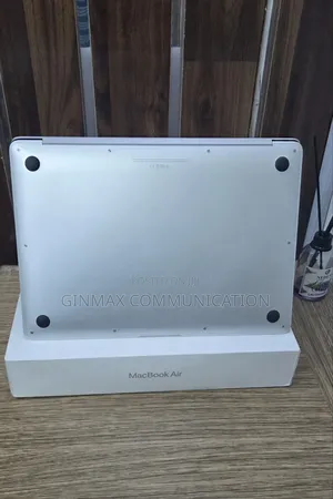 Laptop Apple MacBook 2020 8GB Intel Core i3 SSD 256GB