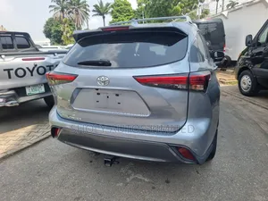 Toyota Highlander Limited 2021 Blue