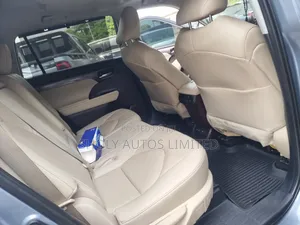 Toyota Highlander Limited 2021 Blue