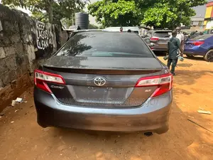 Toyota Camry SE 4dr Sedan (2.5L 4cyl 6A) 2013 Gray