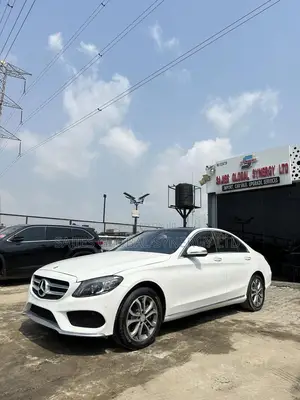 Mercedes-Benz C300 Luxury 4dr AWD 4Matic Sedan (2.0L 4cyl 7A) 2015