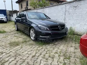 Mercedes-Benz C300 Sport 4Matic Sedan AWD (3.0L 6cyl 7A) 2012 Black