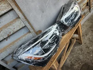 Glc300 2019 Set of Headlight