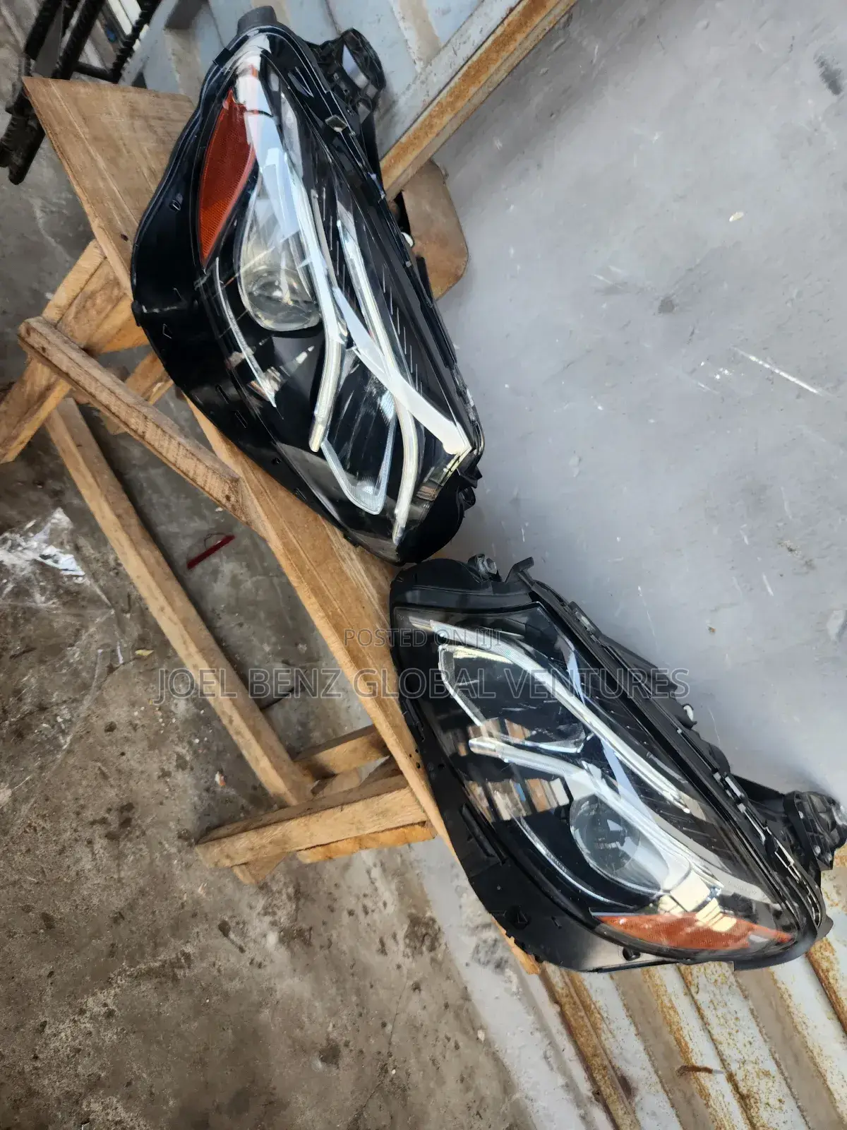 E350 2017 Set of Headlight