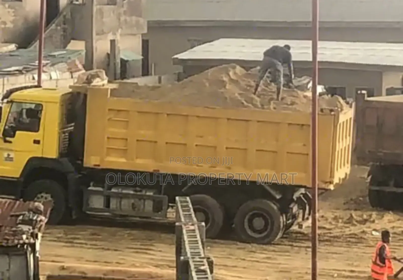 White Plaster With Howo Truck