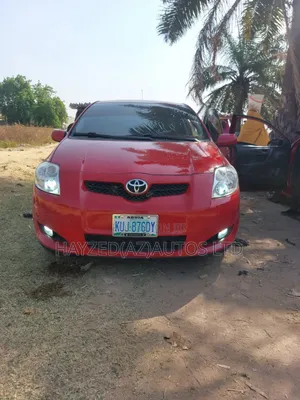 Toyota Auris 2011 Red