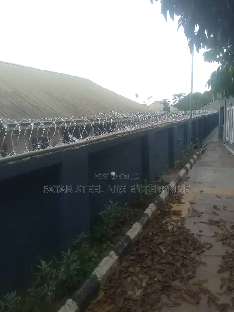 Wholesale and Distributor Galvanized Anti Rust Razor Wire