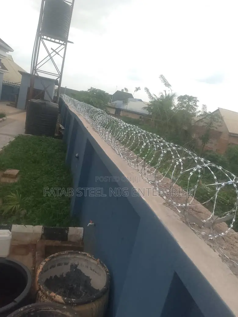 Wholesale and Distributor Galvanized Anti Rust Razor Wire