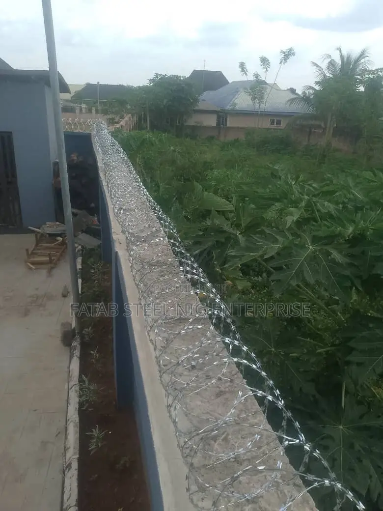 Wholesale and Distributor Galvanized Anti Rust Razor Wire