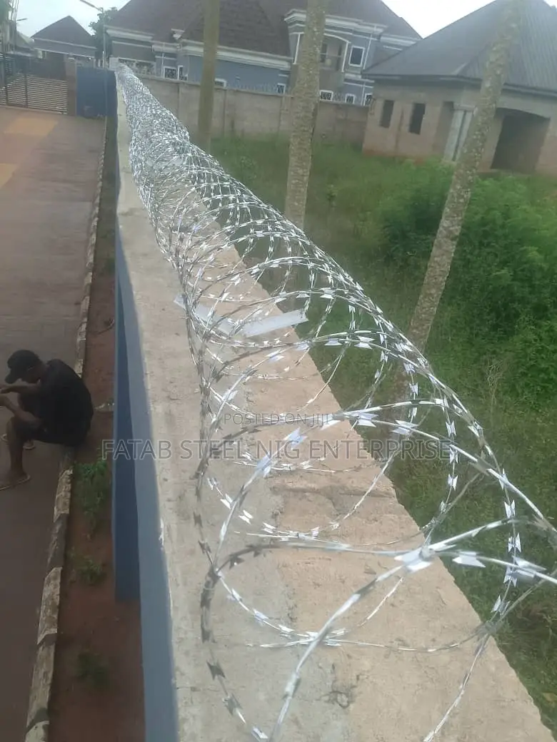 Wholesale and Distributor Galvanized Anti Rust Razor Wire