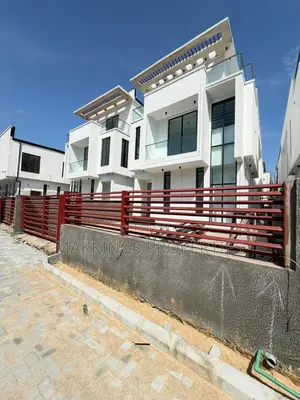 5bdrm Duplex in Chevron for sale