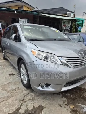 Toyota Sienna LE 8-Passenger 4dr Minivan (3.5L 6cyl 6A) 2015 Silver