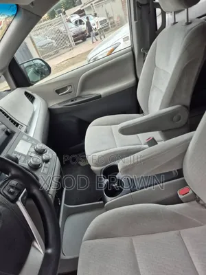 Toyota Sienna LE 8-Passenger 4dr Minivan (3.5L 6cyl 6A) 2015 Silver