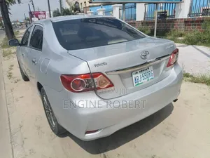 Toyota Corolla LE 4dr Sedan (1.8L 4cyl 4A) 2010 Silver