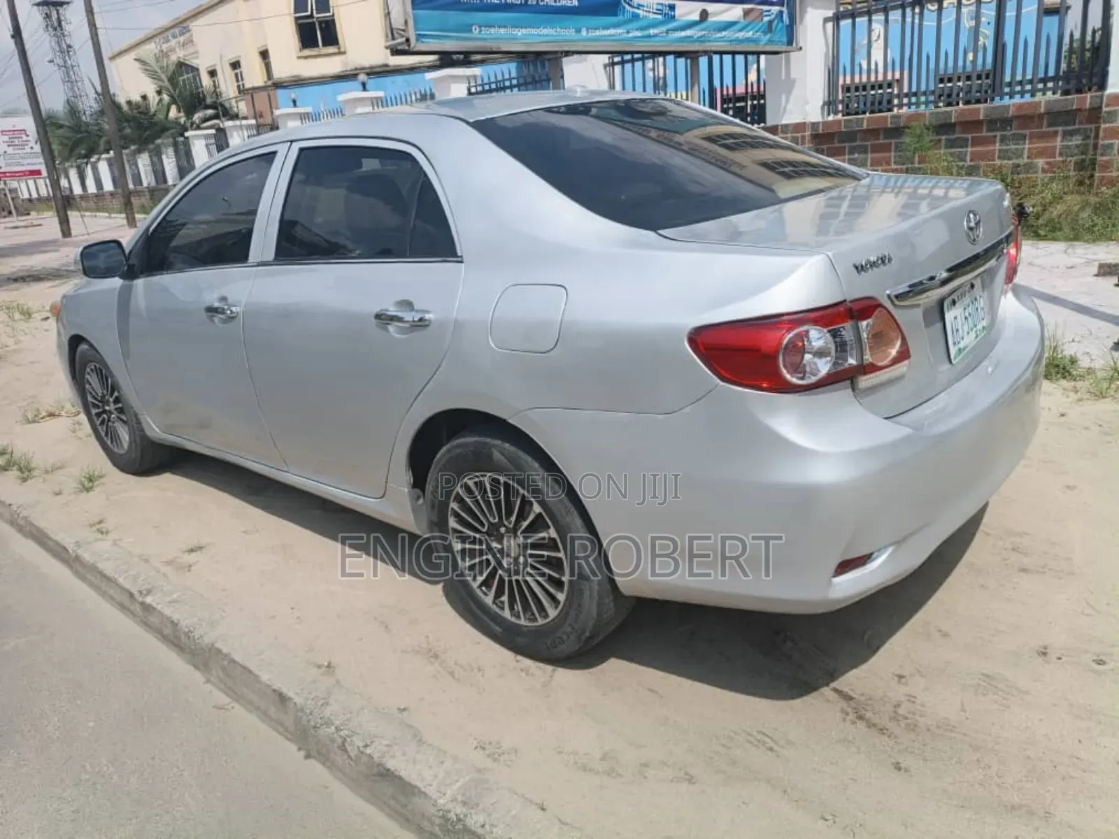 Toyota Corolla LE 4dr Sedan (1.8L 4cyl 4A) 2010 Silver