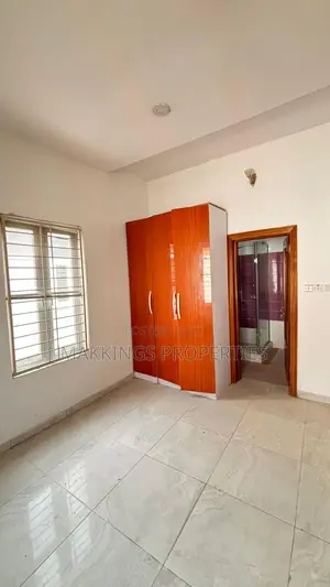 5bdrm Duplex in Chevron for rent