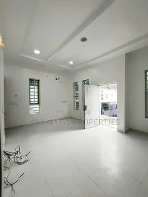 5bdrm Duplex in Chevron for rent